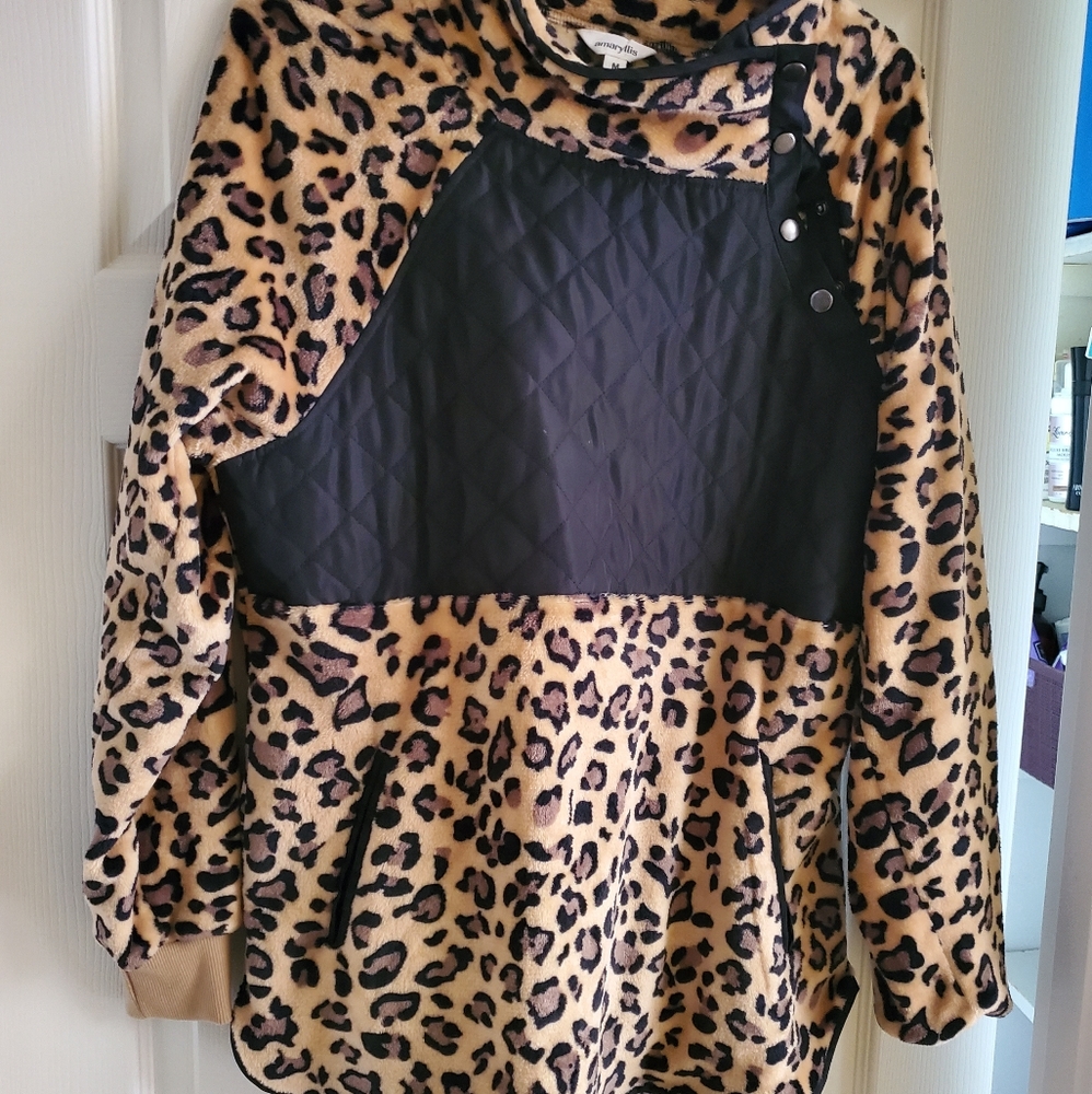 Leopard boutique pullover